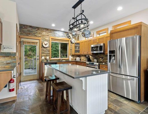Fairways Drive White Pines - 4 Bdrm HT - Sun Peaks (TM 15)