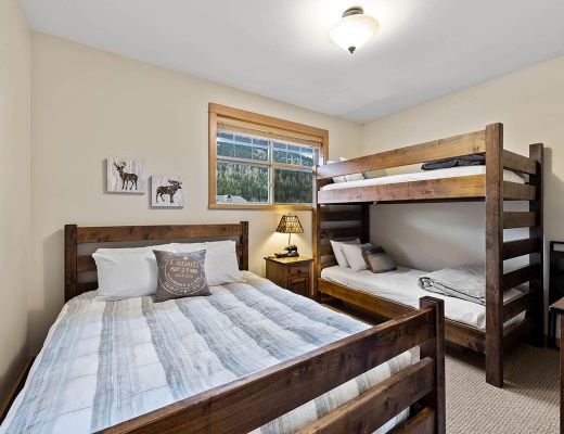 Fairways Drive White Pines - 4 Bdrm HT - Sun Peaks (TM 15)