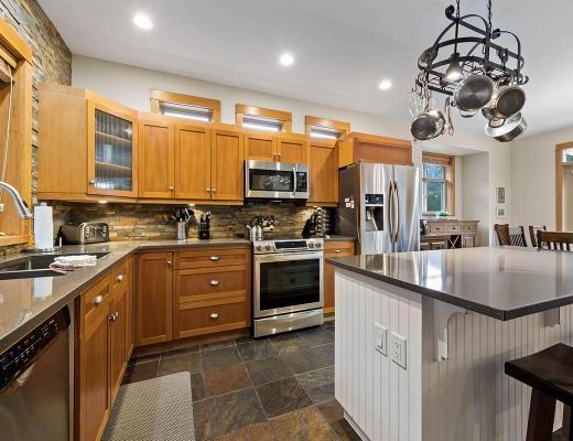 Fairways Drive White Pines - 4 Bdrm HT - Sun Peaks (TM 15)