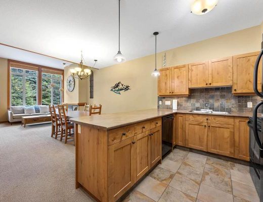 Settlers Crossing #28 - 2 Bdrm HT - Sun Peaks (TM)