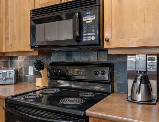 Settlers Crossing #28 - 2 Bdrm HT - Sun Peaks (TM)