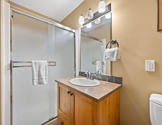 Settlers Crossing #28 - 2 Bdrm HT - Sun Peaks (TM)