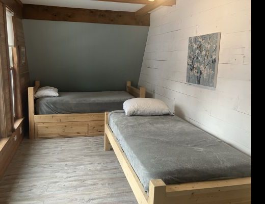 Country Pool Home - 4 Bdrm w/ Pool - Vernon