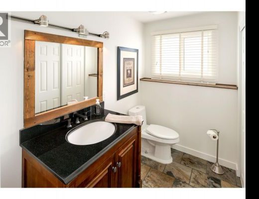 Modern Lakestroll - 3 Bedroom - Kelowna