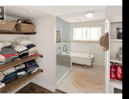 Modern Lakestroll - 3 Bedroom - Kelowna