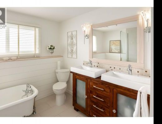 Modern Lakestroll - 3 Bedroom - Kelowna