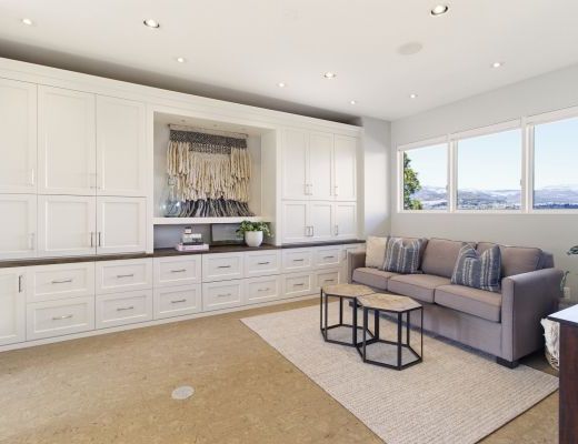 Luxury Look Out - 4 Bdrm Lakeview w/ Pool HT - Kelowna