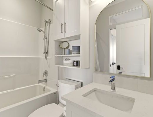Luxury Look Out - 4 Bdrm Lakeview w/ Pool HT - Kelowna