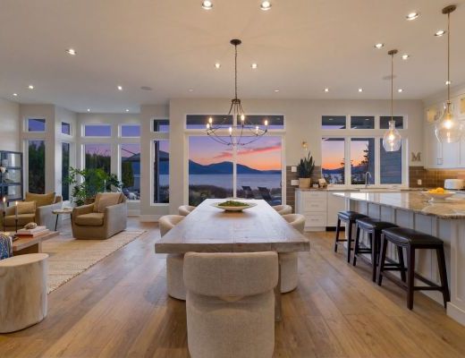 Luxury Look Out - 4 Bdrm Lakeview w/ Pool HT - Kelowna