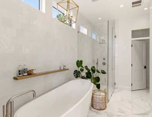 Luxury Look Out - 4 Bdrm Lakeview w/ Pool HT - Kelowna