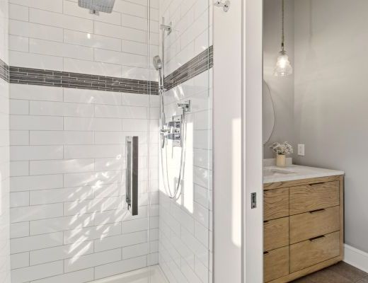Luxury Look Out - 4 Bdrm Lakeview w/ Pool HT - Kelowna