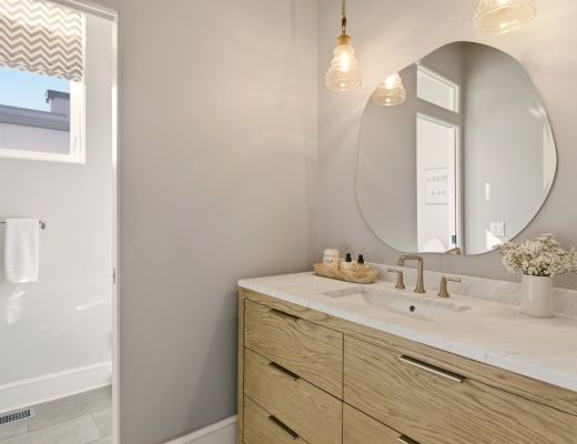 Luxury Look Out - 4 Bdrm Lakeview w/ Pool HT - Kelowna