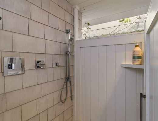 Luxury Look Out - 4 Bdrm Lakeview w/ Pool HT - Kelowna