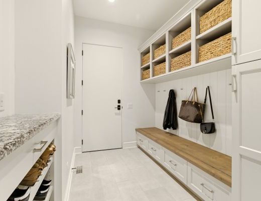 Luxury Look Out - 4 Bdrm Lakeview w/ Pool HT - Kelowna