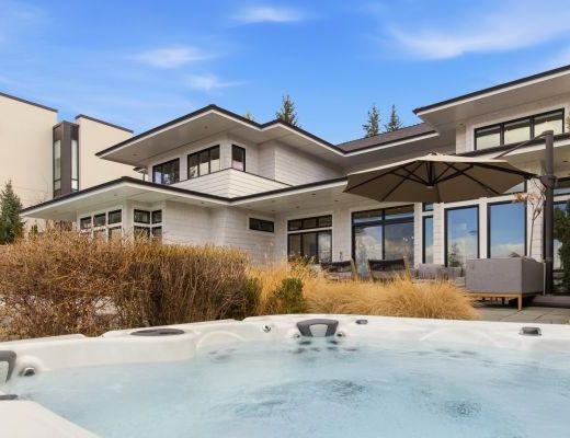 Luxury Look Out - 4 Bdrm Lakeview w/ Pool HT - Kelowna