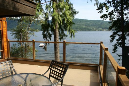 St. Ives Waterfront - 5 Bdrm - Shuswap