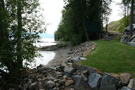 St. Ives Waterfront - 5 Bdrm - Shuswap