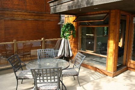 St. Ives Waterfront - 5 Bdrm - Shuswap