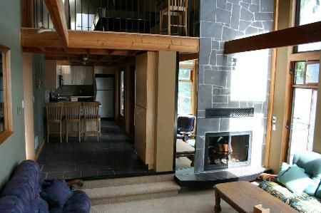 St. Ives Waterfront - 5 Bdrm - Shuswap