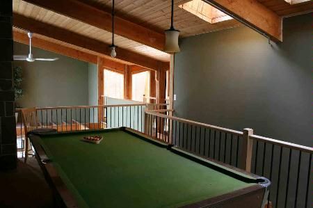 St. Ives Waterfront - 5 Bdrm - Shuswap