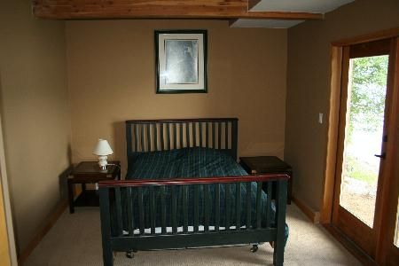St. Ives Waterfront - 5 Bdrm - Shuswap