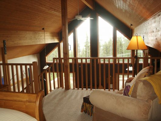 Shari's Chalet In Snowpines - 2 Bdrm + Loft HT - Big White