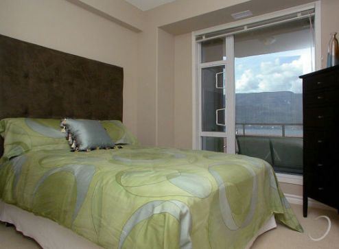 Sunset Waterfront Resort - #1007 - 2 Bdrm + Den - Kelowna