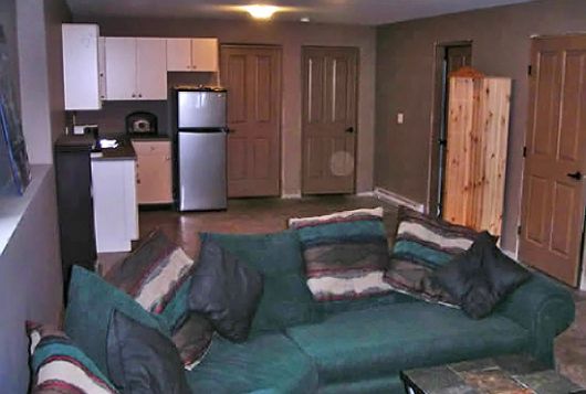 Peak 2 Creek Lodge - 5 Bdrm HT - Sun Peaks