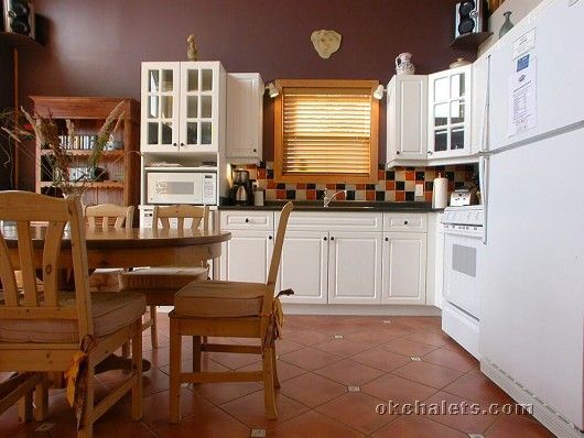 Shari's Chalet In Snowpines - 2 Bdrm + Loft HT - Big White