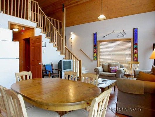 Shari's Chalet In Snowpines - 2 Bdrm + Loft HT - Big White