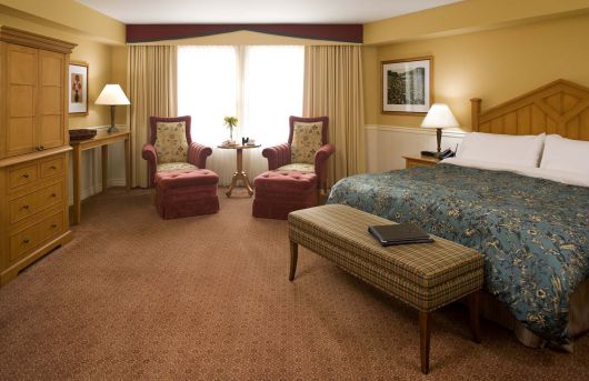 Sun Peaks Grand Hotel - Deluxe Room w/ Balcony & Mtn View - Sun Peaks