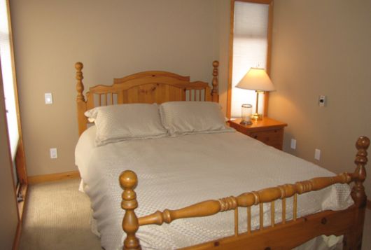 St. Ives Waterfront - 5 Bdrm - Shuswap
