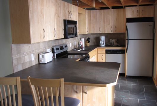 St. Ives Waterfront - 5 Bdrm - Shuswap