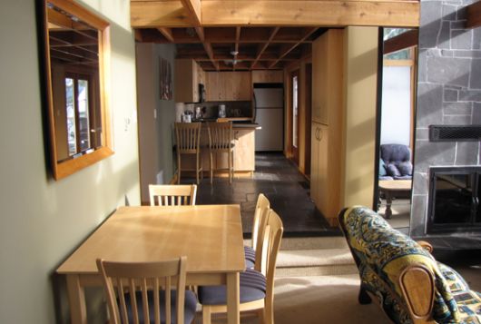 St. Ives Waterfront - 5 Bdrm - Shuswap