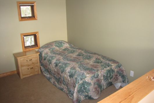 St. Ives Waterfront - 5 Bdrm - Shuswap