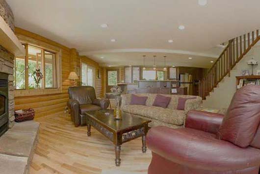 Vineyard Views - 4 Bdrm + Den - Naramata