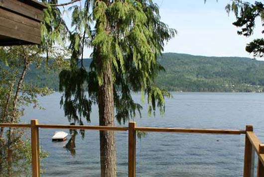 St. Ives Waterfront - 5 Bdrm - Shuswap