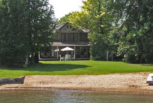 Beachfront Bay - 3 Bdrm - Summerland