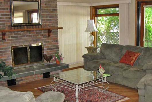 Beachfront Bay - 3 Bdrm - Summerland