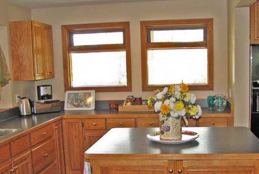 Beachfront Bay - 3 Bdrm - Summerland