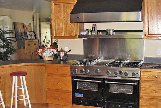 Beachfront Bay - 3 Bdrm - Summerland