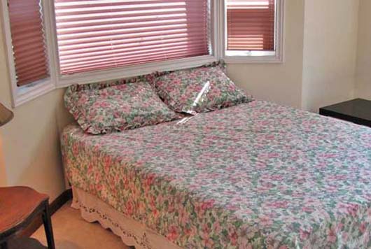 Beachfront Bay - 3 Bdrm - Summerland