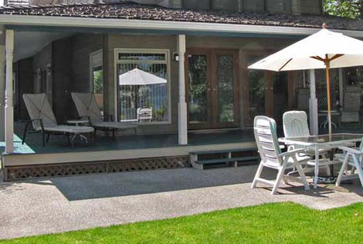 Beachfront Bay - 3 Bdrm - Summerland