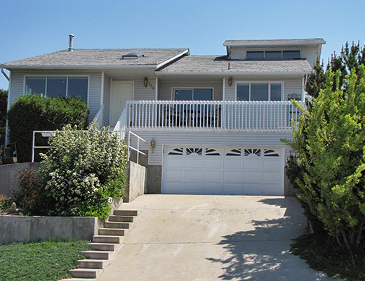 Lakeview Pool Home - 4 Bdrm w/ Pool - Penticton