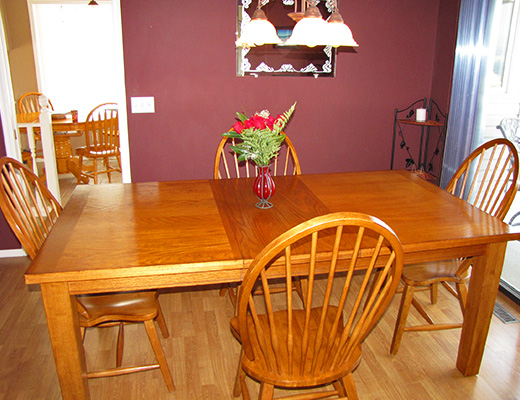 Lakeview Pool Home - 4 Bdrm w/ Pool - Penticton