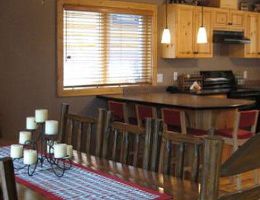 Getaway Chalet - 4 Bdrm HT - Sun Peaks