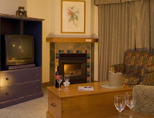 Hearthstone Lodge - Loft Suite - Sun Peaks