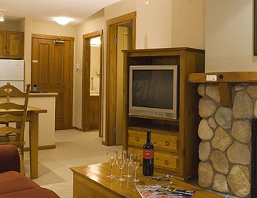 Hearthstone Lodge - Loft Suite - Sun Peaks