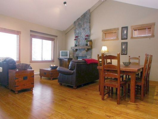 Snowy Creek #4 - 2 Bdrm + Loft HT - Big White
