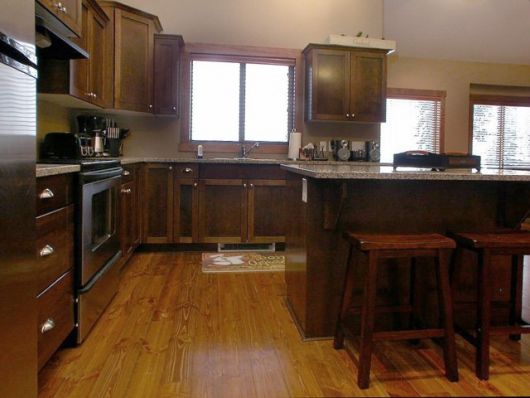 Snowy Creek #4 - 2 Bdrm + Loft HT - Big White